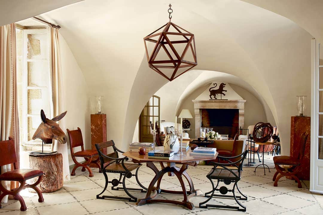 ELLE DECORさんのインスタグラム写真 - (ELLE DECORInstagram)「There are a few monumental pieces in the 16th-century Provençal weekend home of interior designer François Catroux and his wife, Betty, such as the polyhedron pendant in the living room, which he designed and had made out of oak, and a pair of exotic wood screens, which he first spotted decorating the windows of the Cerruti boutique on the Place de la Madeleine in Paris and negotiated to buy. Otherwise, it’s comfortable, with a mix of important designs such as a 1930s prototype of a chair by Axel Einar Hjorth, and flea-market finds like the mirrors he had made from tractor wheels. | Photo: Pascal Chevallier」2月2日 8時33分 - elledecor