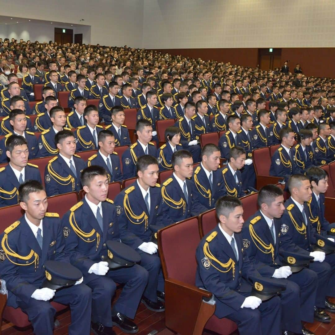 大阪府警察さんのインスタグラム写真 - (大阪府警察Instagram)「１月２５日、大阪府警察学校において、初任科卒業式を挙行しました。 講堂で行われた卒業式の模様 #大阪府警察公式 #大阪府警察学校 #初任科  #卒業式」2月2日 11時48分 - fukei_koho