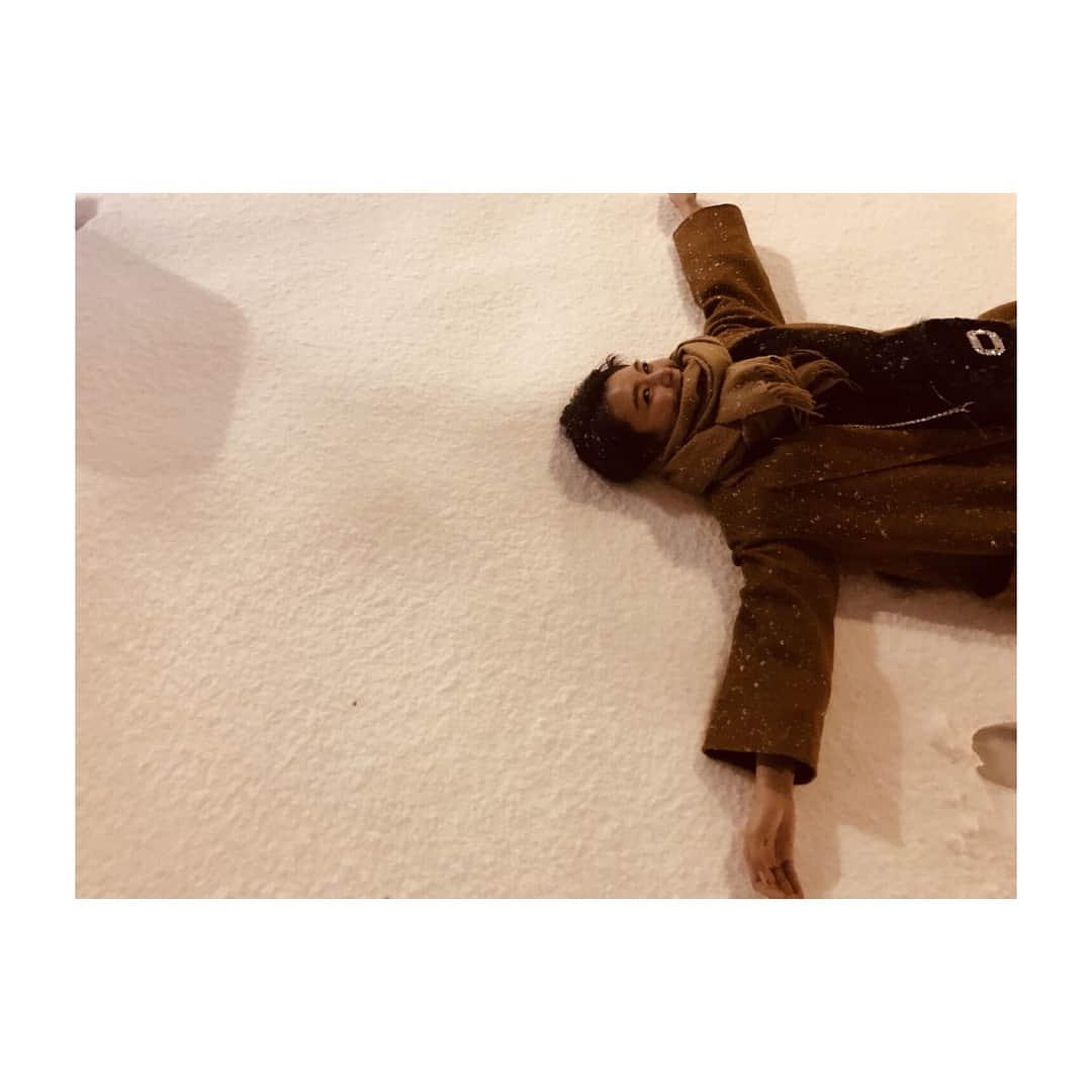 知花くららさんのインスタグラム写真 - (知花くららInstagram)「この間の雪は、おとぎ話みたいだったな・ ・ #今日も寒いね #朝のお尻のトレーニングで身体はぽかぽかです #お天気悪いから #転ばないように気をつけなくちゃね #haveaniceweekend」2月2日 13時06分 - chibanakurara.official