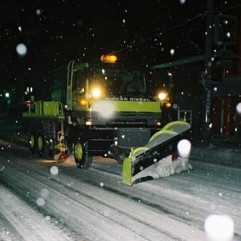 ＵＤトラックスさんのインスタグラム写真 - (ＵＤトラックスInstagram)「金曜日は #flashbackfriday　今日・明日は全国的に雪に見舞われる地域も多いので、除雪トラックをご紹介します❄️ こちらはちょっと懐かしいビッグサムです。 #UD #UDtrucks #UDトラックス #ビッグサム #除雪車 #除雪トラック #はたらくくるま #🚛」2月2日 15時30分 - udtrucksjp