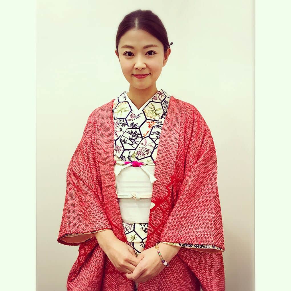 常盤よしこさんのインスタグラム写真 - (常盤よしこInstagram)「テレビタミン最新映画情報 『今夜、ロマンス劇場で』 2月10日公開ー！！ 今日も寒っ。。 羽織は赤の絞り♫  #着物#きもの#kimono#キモノ #着物初心者#着物生活したい#着物好き #着物コーデ#着物コーディネート #着物生活#着物女子#着付け」2月2日 21時11分 - yoshiko.tokiwa