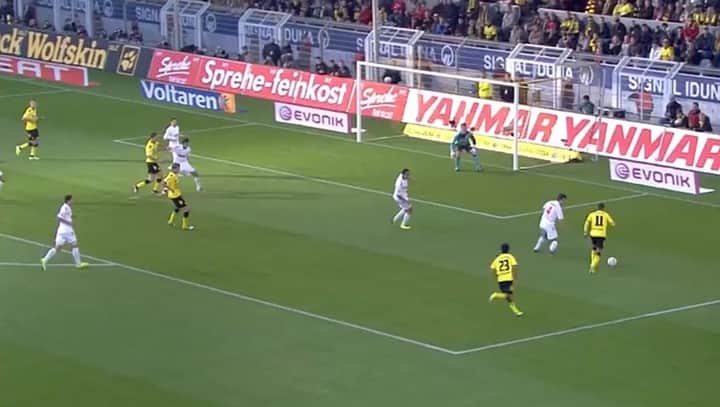 のインスタグラム：「Holt euch die drei Punkte Männer 💪🏼⚽️ #flashbackfriday #bvb #koebvb」