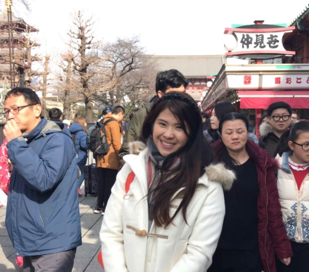 ポーナノン・ファトラムのインスタグラム：「เที่ยวงานวัดญี่ปุ่นค่ะ #akakusatemple #เที่ยวให้สุดสนุกไปกับความหนาว😁」