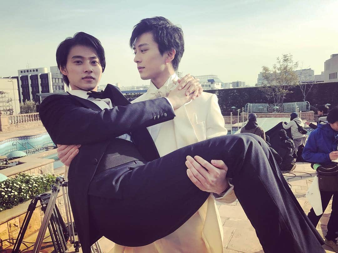 新田真剣佑さんのインスタグラム写真 - (新田真剣佑Instagram)「#TV #series “Kiss that kills” episode 5. Tomorrow. With Kento Yamazaki トドメの接吻 第5話  エイトと尊氏 結婚します お楽しみに #トドメの接吻」2月3日 9時37分 - mackenyu