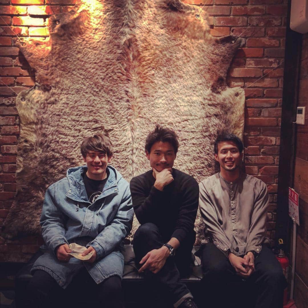 村山智彦のインスタグラム：「ㅤㅤㅤㅤㅤㅤㅤㅤㅤㅤㅤㅤㅤ とある日の食事🍴🍖 ㅤㅤㅤㅤㅤㅤㅤㅤㅤㅤㅤㅤㅤ #喜山康平 #ファジアーノ岡山 #キャプテン #犬飼智也 #鹿島アントラーズ #期待の新加入 #松本山雅FC #村山智彦 #絶賛リハビリ中 #いい刺激を受けました #相変わらずの2人  #とても楽しかったです #そりゃ俺もこんな笑顔になるわ笑」