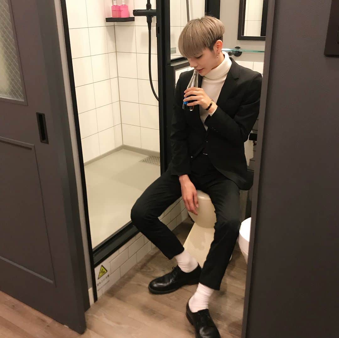 SAKUPANのインスタグラム：「昨日は @moxyhotels のパーティーに 遊びに行ってきたよ🏨❤️ かわいいところだらけで 写真撮りすぎちゃった笑笑  部屋に入ると 可愛すぎるギフト達が😭😭 素敵すぎる1日でした🎁❤️ . Thank you @moxyhotels @moxytokyo  #atthemoxy  #moxytokyo」