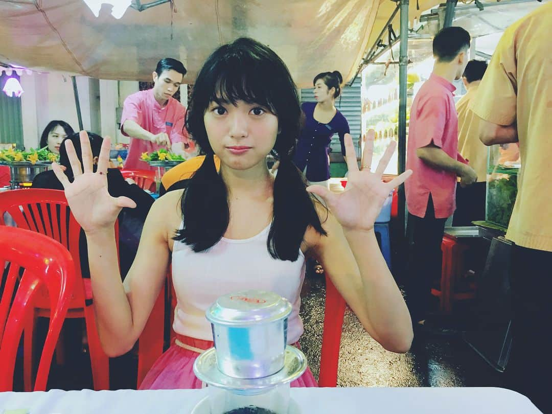 北原里英さんのインスタグラム写真 - (北原里英Instagram)「ベトナムコーヒー☕️ 飲んでみた。 リアクション😂😂😂 . . #北原里英写真集 #そして  #ベトナム #🇻🇳 #ベトナムコーヒー #あまあま」2月3日 20時45分 - rie_kitahara_3