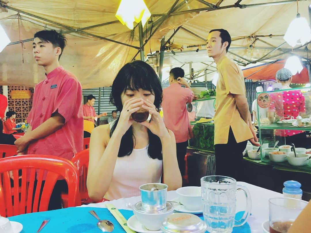 北原里英さんのインスタグラム写真 - (北原里英Instagram)「ベトナムコーヒー☕️ 飲んでみた。 リアクション😂😂😂 . . #北原里英写真集 #そして  #ベトナム #🇻🇳 #ベトナムコーヒー #あまあま」2月3日 20時45分 - rie_kitahara_3