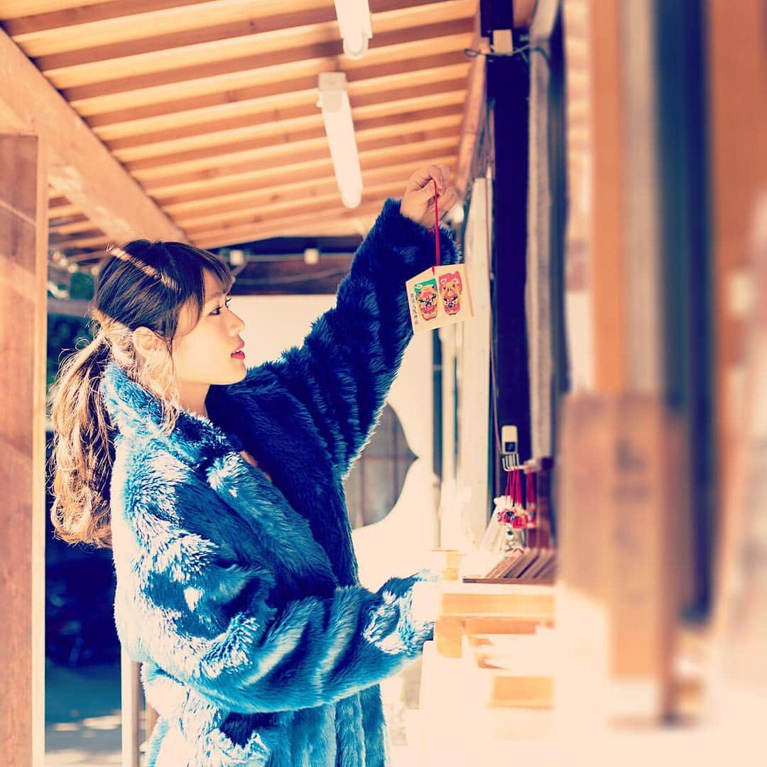 渋谷凪咲のインスタグラム：「絵馬には獅子舞が描かれています。 御朱印もこちらでいただけますよ⛩ ・・・・・・・・・・・・・・・・・・・・・・・・ 関西ウォーカーWEBの連載にも未公開カット掲載中！ プロフィールのリンクからどうぞ🌼  #かわいい関西 #渋谷凪咲 #nmb48 #大阪 #難波 #osaka #japan #難波八阪神社 #関西ウォーカー」
