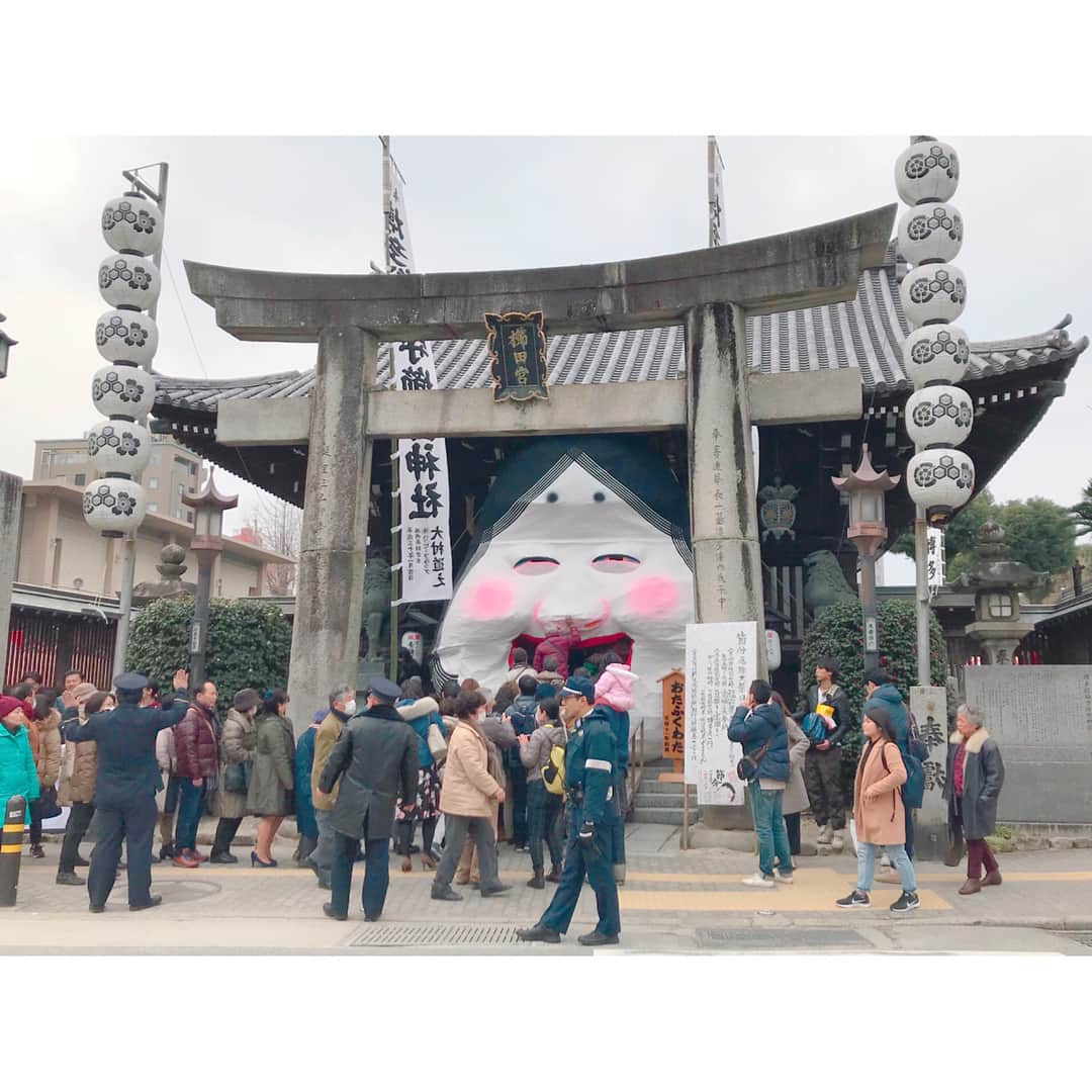 小野口奈々さんのインスタグラム写真 - (小野口奈々Instagram)「・ 節分大祭が行われている 櫛田神社へ取材に行ってきました！ くまモンや二月花形歌舞伎に出演されている 歌舞伎役者の皆さんも登場✨✨✨ 予想をはるかに超える参拝客の数に驚きながら😳 おしくらまんじゅう状態の中で 人生初の豆まき体験(キャッチする方)🥜 果たして福をつかめたのか…は、 夕方のTVQニュースで😉 #最後の一枚は私が頑張った証拠です笑 #櫛田神社 #節分大祭 #節分 #豆まき #くまモン  #中村勘九郎 さん #中村七之助 さん  #坂東新悟 さん #中村扇雀 さん #二月花形歌舞伎 #観に行きたい」2月3日 13時17分 - nana0no