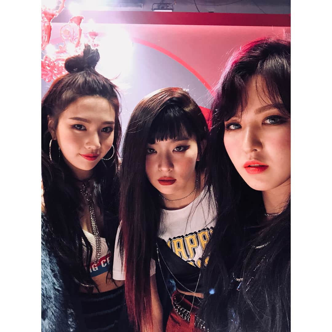 Red Velvetさんのインスタグラム写真 - (Red VelvetInstagram)「photo by 🐻 #redvelvet#뮤비촬영현장」2月3日 13時28分 - redvelvet.smtown