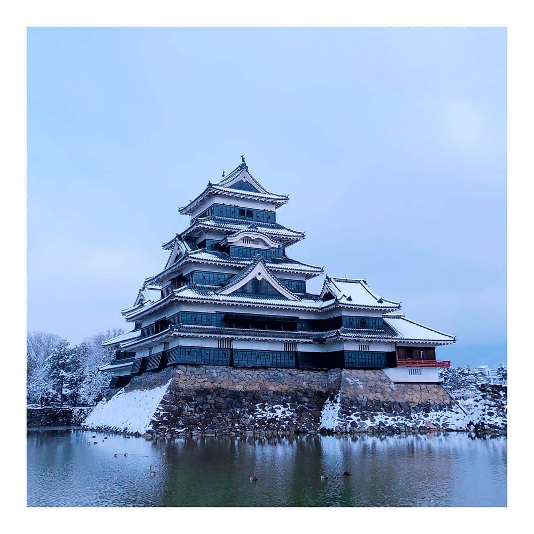蒼井そらさんのインスタグラム写真 - (蒼井そらInstagram)「So COOL. It’s one of Historic castle in japan. This castle called “Matsumoto castle” It’s located in the place called Nagano Matsumoto city in Japan.」2月3日 14時24分 - aoi_sola