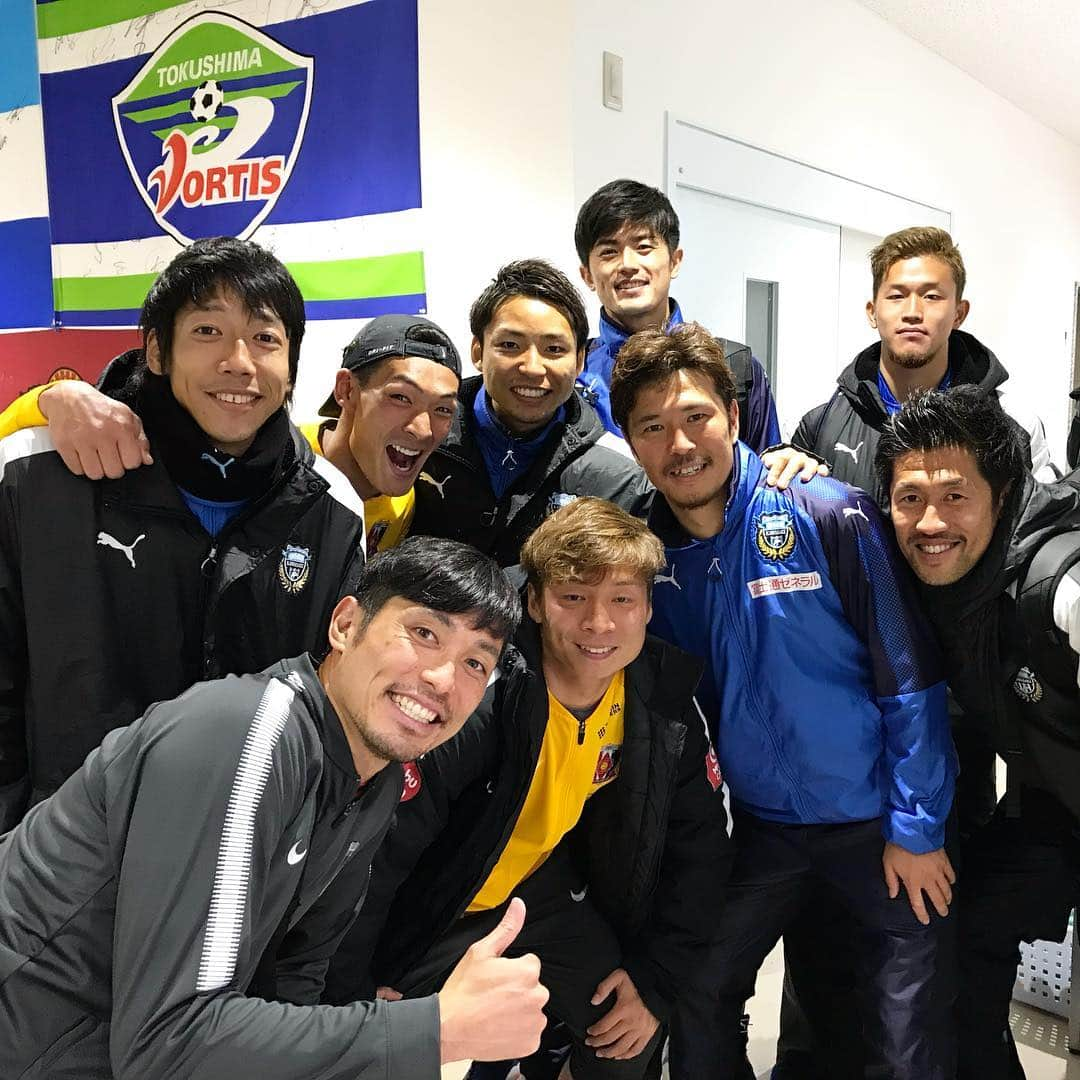 槙野智章さんのインスタグラム写真 - (槙野智章Instagram)「沖縄キャンプ Friendly Game🎌 URAWA vs KAWASAKI  川崎ACL頑張れ👍👍👍 #川崎フロンターレ  #中村憲剛 #小林悠 #谷口彰悟  #田坂祐介 #新井章太 #奈良竜樹 #urawareds #浦和レッズ  #槙野智章 #森脇良太 #長沢和輝 #カズキ眠たいらしい #ラッシャー板前」2月3日 14時44分 - makino.5_official