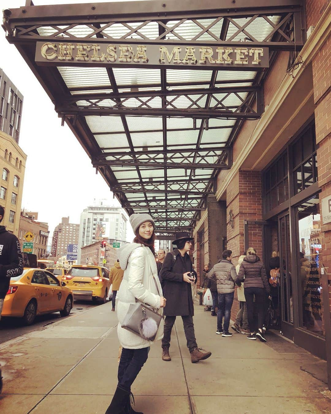 比嘉愛未さんのインスタグラム写真 - (比嘉愛未Instagram)「CHELSEA MARKET🇺🇸 はしゃぎすぎて怒られた😜w #newyork #chelseamarket #metropolitanmuseum  #メトロポリタン美術館 #ルノアール #クリムト」2月3日 17時17分 - higa_manami