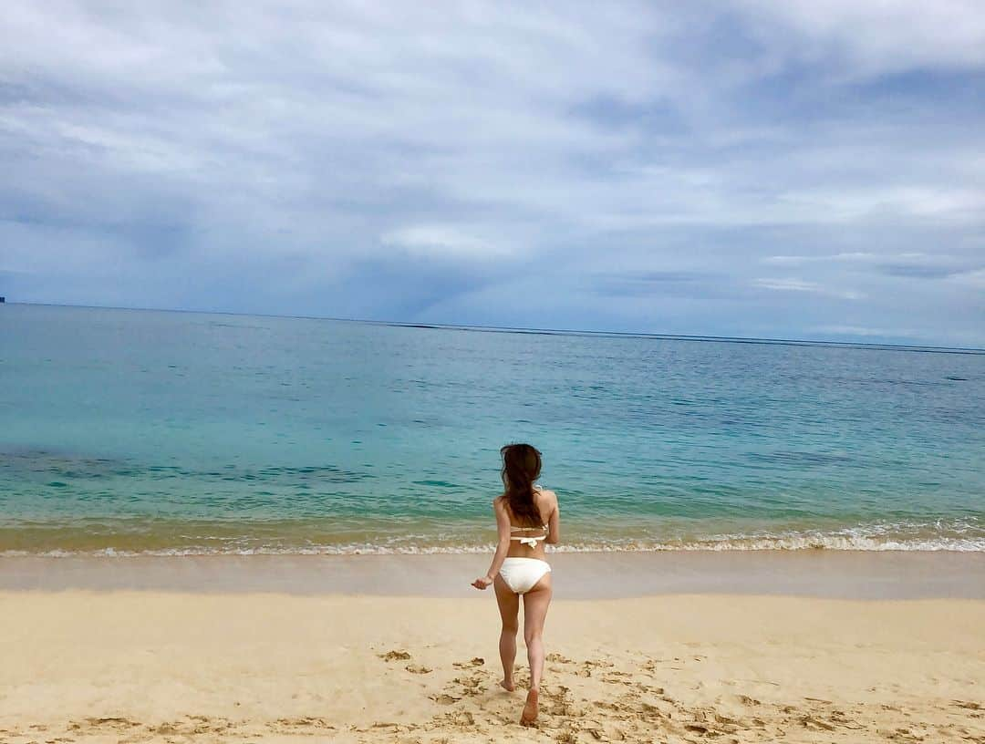 黒坂優香子さんのインスタグラム写真 - (黒坂優香子Instagram)「天国の海🏖  学生ぶりに来れた…✨ 大好きなラニカイビーチ🌺  #hawaii #lanikaibeach」2月4日 6時51分 - yukakokurosaka0606