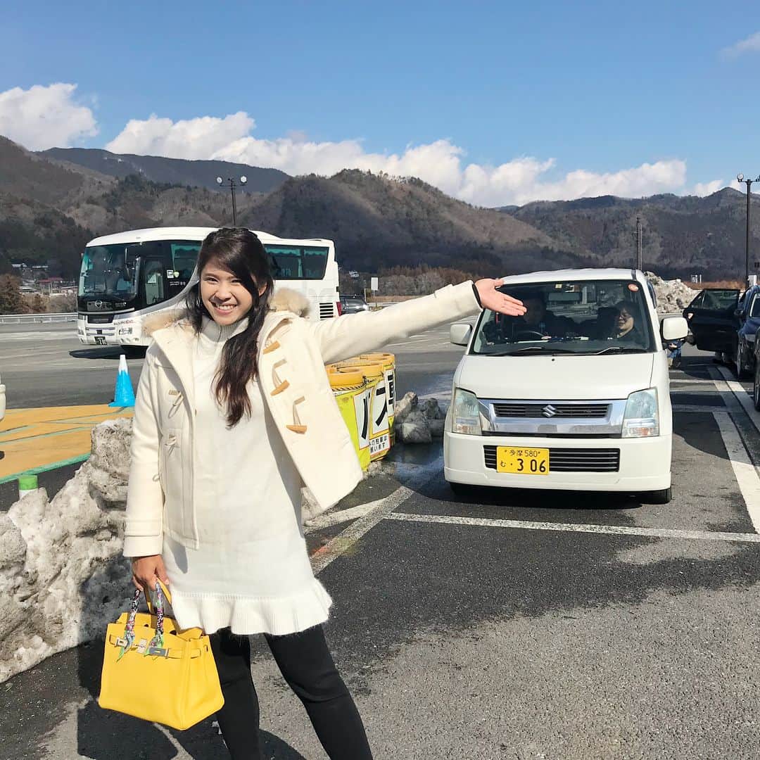 ポーナノン・ファトラムのインスタグラム：「On my way to Mount Fuji🤩⛄️❄️ #เที่ยวให้สุดสนุกไปกับความหนาว😁」