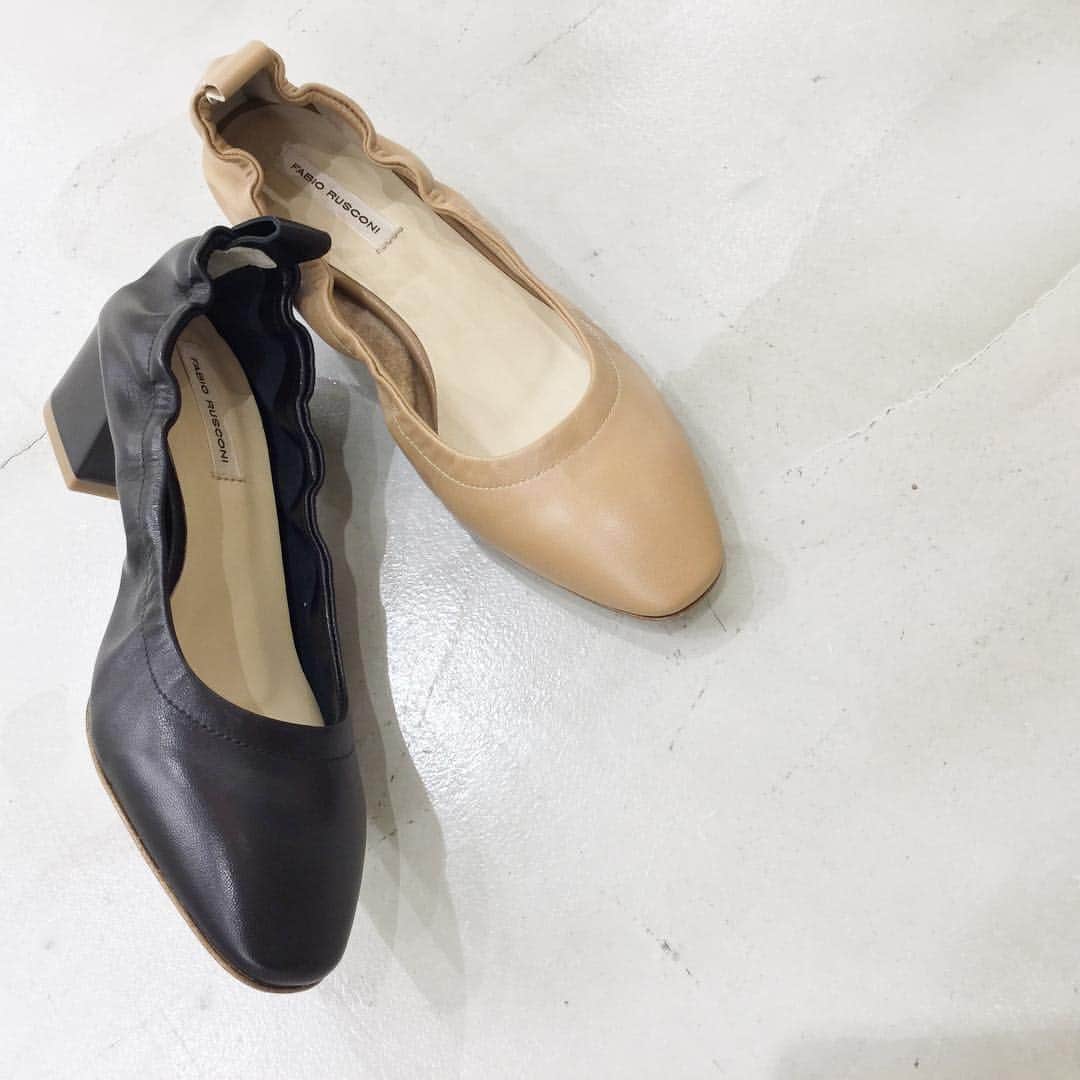 のインスタグラム：「New arrivals 🎵 . Model :AGNESE368 Color :NERO/TAN Price :¥29,000+tax Heel :4.5cm . #fabiorusconi#tokyomidtown#roppongi#18ss#newarrivals#madeinitaly#pumps#chunkyheels#tokyomidtown#roppongi#ファビオルスコーニ#春夏#新作#パンプス#チャンキーヒール#東京ミッドタウン#六本木」
