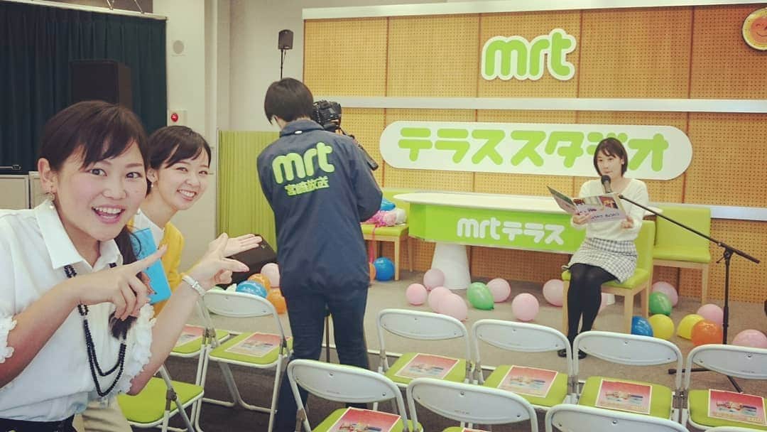 加藤沙知さんのインスタグラム写真 - (加藤沙知Instagram)「『おはなし会』 MRT アナウンサーによる朗読会です！ リハーサル真っ最中♪  今回も、満員御礼です♪ 有り難うございます！  次回は、4月22日(日曜)の開催です。 事前申し込み制なので、またテレビやラジオ、インスタグラムでもお伝えしますね！  #MRT #アナウンサー による、#朗読会 #おはなし会 #テラスおはなし会 #リハーサル #川島アナウンサー #宇田川アナウンサー #甲斐アナウンサー #風船 膨らましてます！！」2月4日 13時42分 - mrt.kato