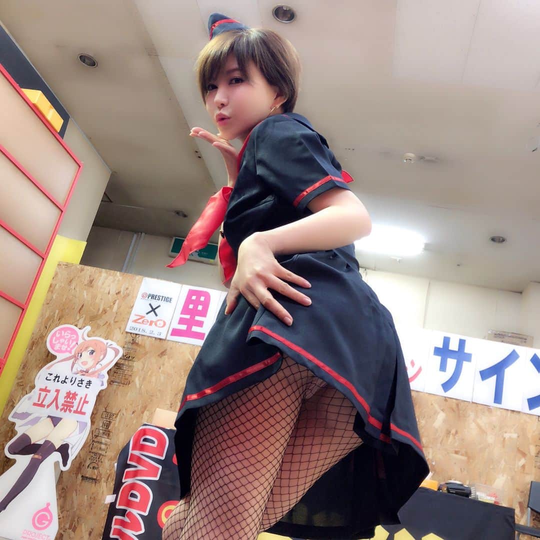 里美ゆりあのインスタグラム：「福岡サイン会イベント2日間ありがとう😊💘 #福岡#サイン会#prestige#プレステージ#av#satomiyuria #中洲#豚骨ラーメン#海鳴#玉龍#thankyou #ありがとう#パンチラ」