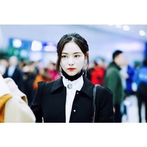 シュー・ジャーチー（Xu Jiaqi）のインスタグラム：「Elegant 👌 #xujiaqi #jiaqi #snh48 #beautiful #airport #airportfashion @hellokiki77」