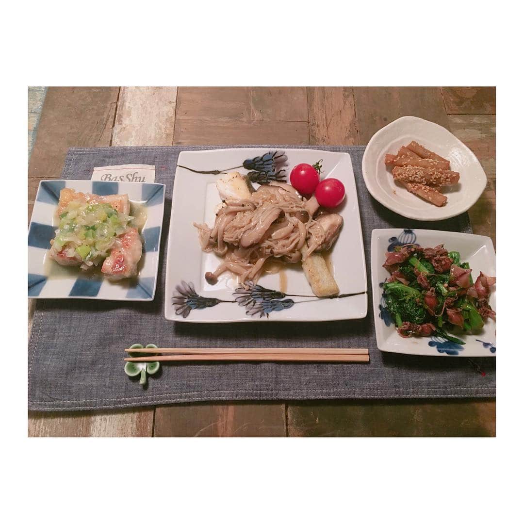 吉田明世さんのインスタグラム写真 - (吉田明世Instagram)「いただきます🙏 今日はお餅食べすぎたので ご飯は抜き🍚🙅‍♀️ #検診で #体重増えすぎですと注意される #止まらない食欲 #おうちごはん #晩ごはん」2月4日 19時53分 - akiyo0414