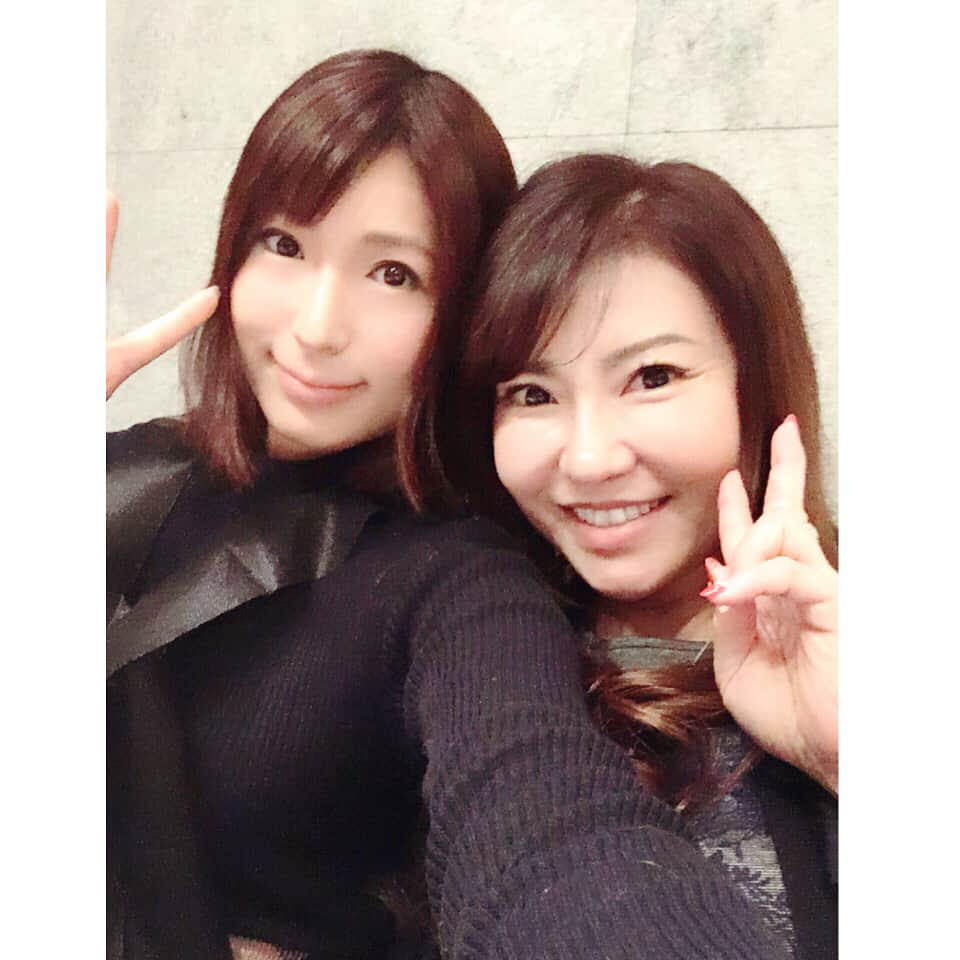 星野ナミさんのインスタグラム写真 - (星野ナミInstagram)「久しぶりにマリさん @selfiene_mari に会えた💓 大好き😘 ご飯も美味しかった🍚🐈 #gカップ #美魔女 #焼肉」2月5日 1時43分 - hoshino_nami73