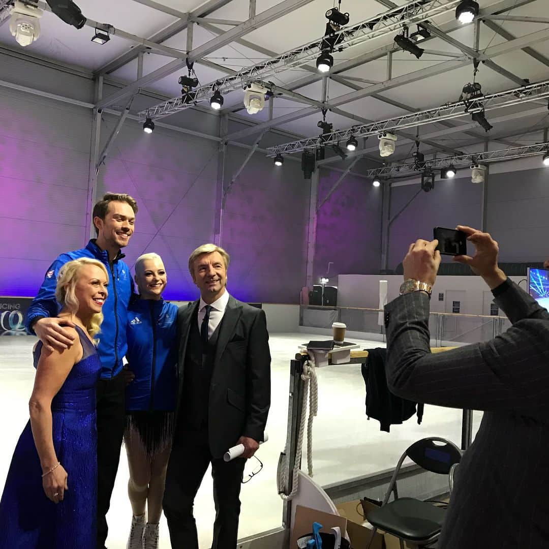 ペニー・クームズさんのインスタグラム写真 - (ペニー・クームズInstagram)「I’m being a total fan girl right now!!! 💜 @jaynetorvill_official @schofe @ashleybanjogram @thejasongardiner @dancingonice @dancingonicetour @itv . . . . . #dancingonice #doi #itv #tvshow #tv #torvillanddean #pyeongchang2018 #lovemyjob #selfie #silverfox #celebrity」2月5日 2時20分 - pennycoomes