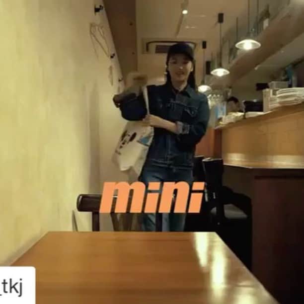佐藤優津季のインスタグラム：「本当にオススメ付録❤️ (miniアカウントではもっと綺麗な画質で見れるから良かったらminiアカウントでも見てね✔️❤️) #Repost @mini_tkj (@get_repost) ・・・ mini 3月号が発売になりました❗特別付録 Lee特製 ミッキーマウス 3ポケット付き万能トートBAGは、もうゲットしていただけましたか😉？可愛い上に使いやすさもバツグン🙆バックの大ポケットにはスマホや定期入れなどを入れれば取り出しやすいし、サイドポケットはペットボトルが入って便利✨生地もしっかりしていて、ほんとーーーに自信作です🙌💕みんなで持ってチームminiっこ結成しよ～😽💗 P.S. 動くゆづき @yuzuki__sato もお楽しみください💟自然な演技に拍手👏でした😜  #宝島社付録 #mini付録 #付録動画  Special Thanks @hiroyabrian  @villaggiohatagaya」