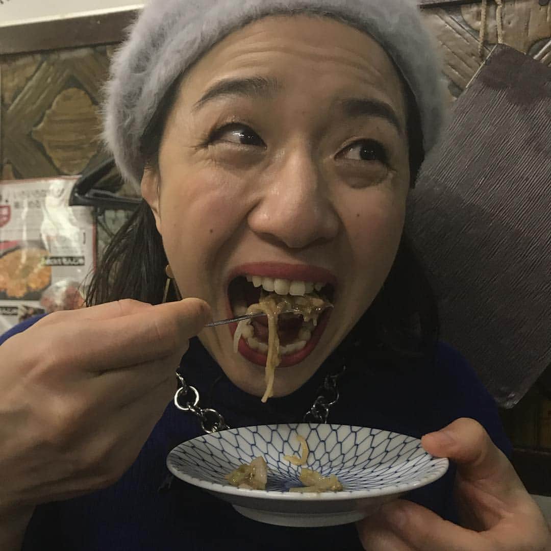 アニマル浜口のインスタグラム：「#もんじゃ #食べる京子」