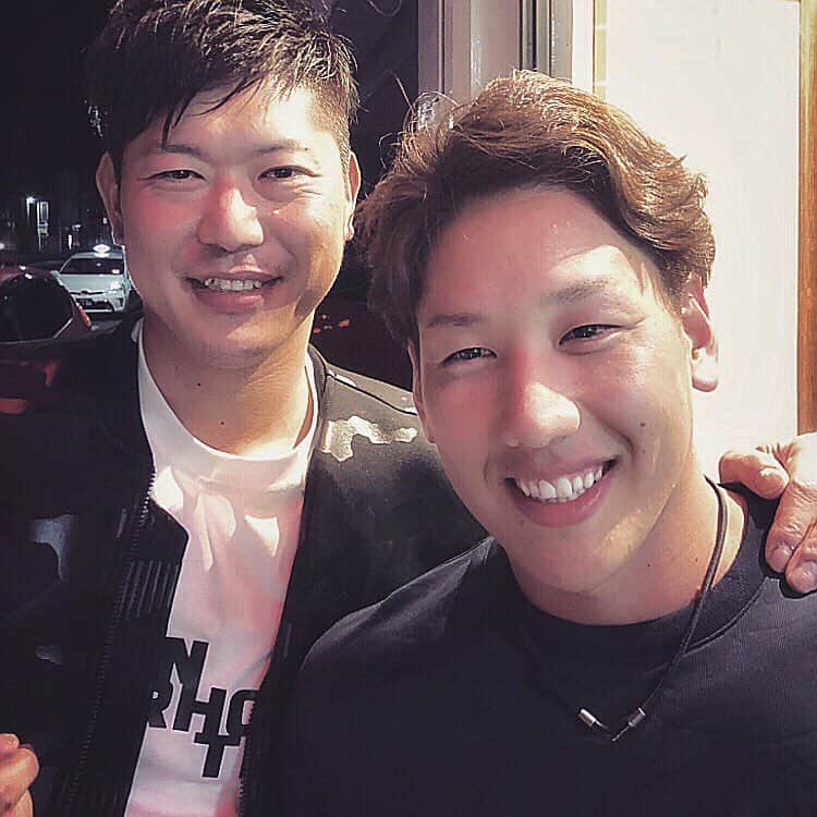 吉田正尚のインスタグラム：「. 昨日のオフ前^_^ 大先輩と楽しい時間を過ごしました🌟 この２年間は離脱により交流戦などでセリーグと対戦することが出来なかったので、、 今年こそは！とキャンプ最初のオフで身を引き締め直すことが出来ました。 #読売ジャイアンツ #内海哲也」