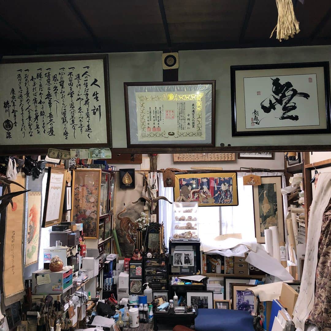 中野義仁さんのインスタグラム写真 - (中野義仁Instagram)「new decorated Isecho studio , like a small antique shop , ！(◎_◎;) hahaha 🤣🤣🤣 #irezumi ＃korouten #H2ocean #H2oceanproteam #officialh2ocean #japanestatoodesign #art #artist #artistmafia #tattoos #tattooing #tattoo #tattoomag #irezumi #inK #inkdmag #tattoomagazine #tattoos_of_instagram #tattoolifemagazine #tattooenelgy #tattooinstagram #tattoomania #artistmafia #tattoocultur #tattoocomunity #tattooculturmagazine #tattooare  @gusto73 @jessyentattoo  @dennis_camsupply @yokohama_tattoo_museum @souryou @kiwamijewelry @horiyoshi3shop @taiwantattooconvention」2月5日 11時41分 - horiyoshi_3