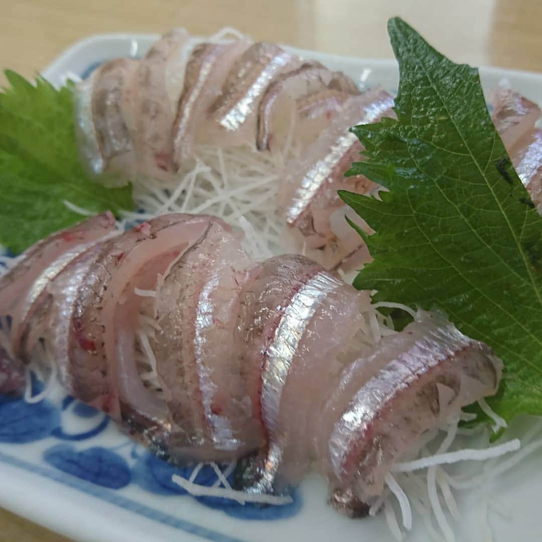 松本康太さんのインスタグラム写真 - (松本康太Instagram)「『特上深海魚天丼』高足ガニでお出汁をとってる甘ダレが最高(*^O^*)♪深海魚グルメ♪ガシャエビ&メギス&トロボッチ♪全て臭みが無くて美味しかった！  #深海魚 #深海魚料理 #天丼 #魚重食堂 #ガシャエビ #メギス #トロボッチ #天ぷら #レギュラー松本 #あるある探検隊」2月5日 16時26分 - aruarutankentai.matsumoto