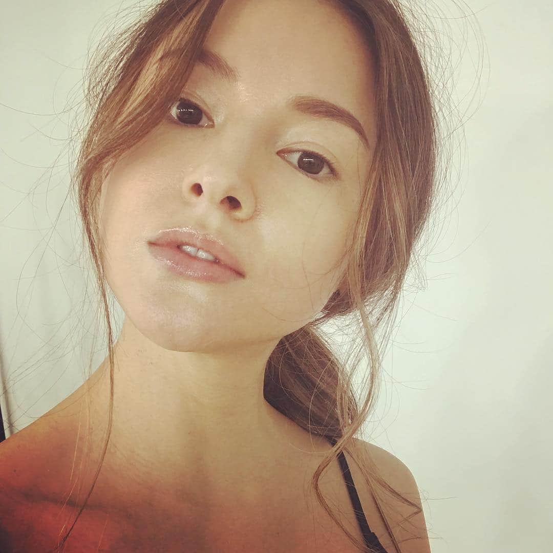 橋本麗香のインスタグラム：「nude make すきだな🌹 ． @androsy_tkj」