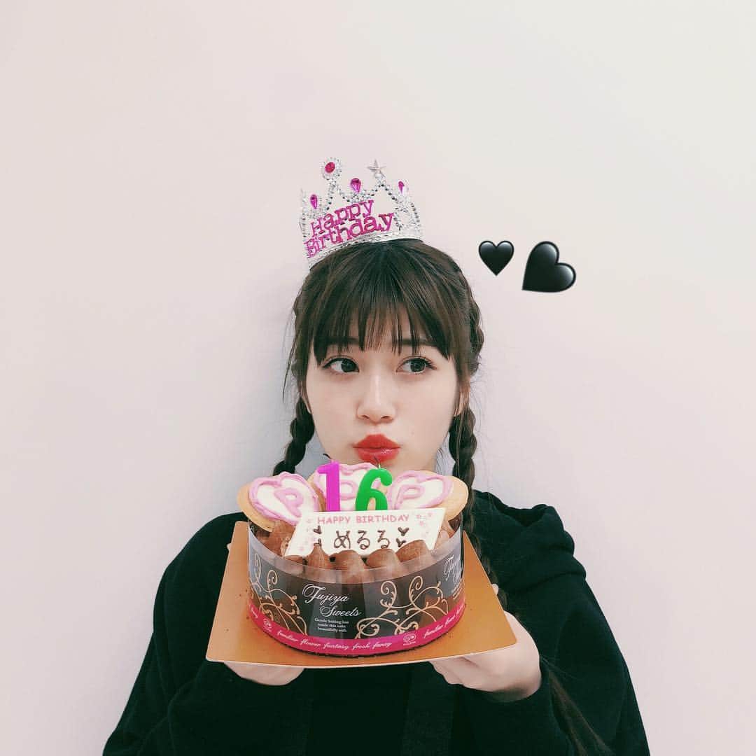生見愛瑠さんのインスタグラム写真 - (生見愛瑠Instagram)「16歳になりました☺︎ これからもよろしくお願いします！  #popteen #の #撮影で #ケーキを #😭 #頂きました #ありがとうございます #冠 👑❤️」3月6日 22時45分 - meru_nukumi