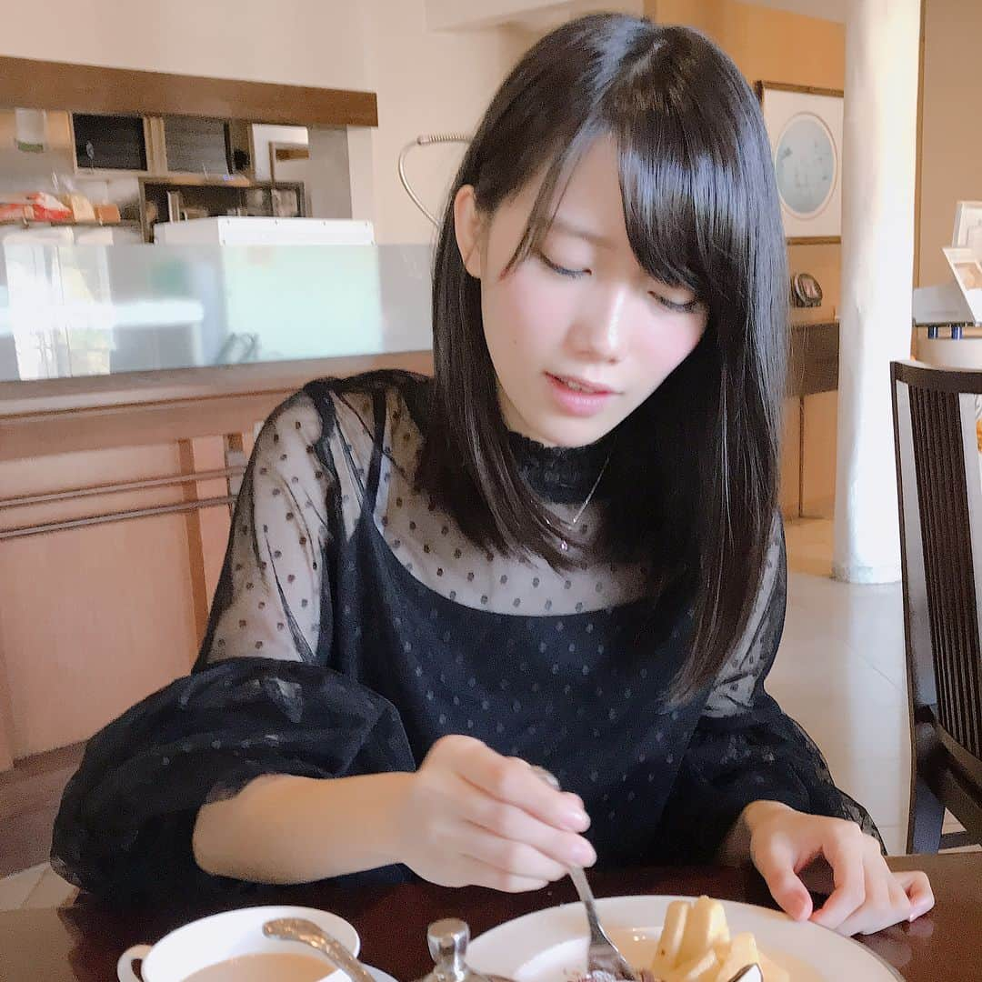 加藤里保菜さんのインスタグラム写真 - (加藤里保菜Instagram)「たまにはお洋服のことも…  トップス◎CECILMcBEE スカート◎BE RADIANCE  あったかくなってきたから、春っぽい服着られるようになって嬉しい〜☻」3月6日 14時58分 - rihonyan103