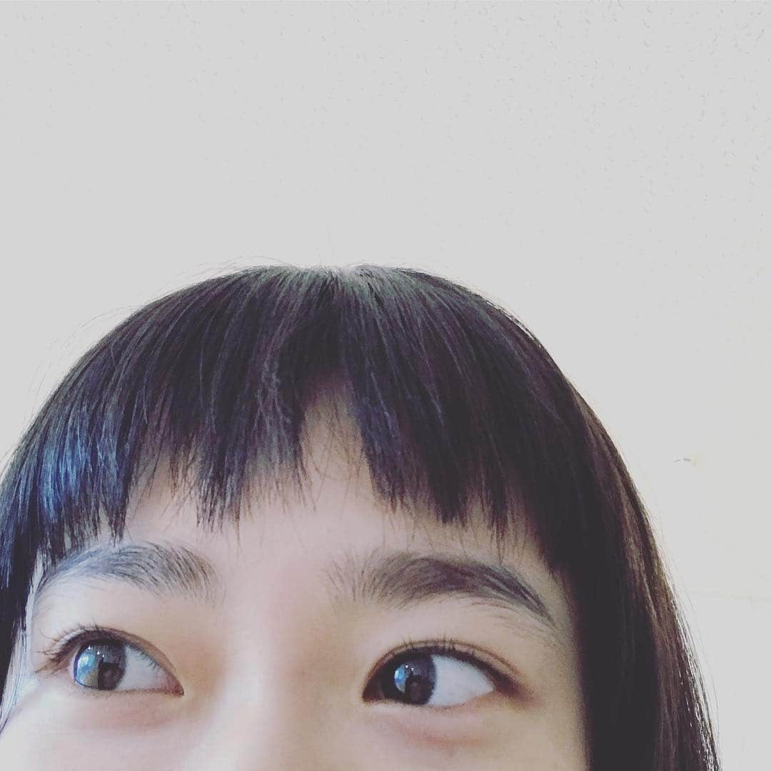 杉咲花のインスタグラム：「本日、ドラマ「きみが心に棲みついた」放送中に 花晴れの予告が流れるそうですので、どうぞお見逃しなく。 あと私、3/31の東京ガールズコレクションで 天馬くんと共に、 ゲスト出演させて頂くことになってしまいました。きゃ。。 そしてそして、音グラムも少しずつ更新していますので 是非チェックしてくださいね🤳 #花晴れ #音グラム」
