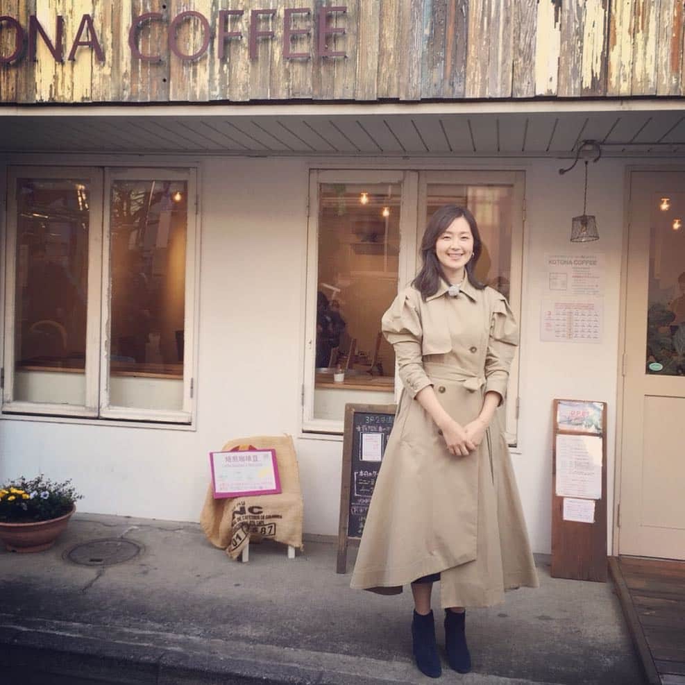 笛木優子のインスタグラム：「お天気良い〜〜☀️ 春はやっぱりトレンチだよね〜〜 明日からはまた寒いとか。。(@_@) また当分着れない😭 みなさん、体調にはお気をつけて👍  #봅#버버리코트 #토쿄」