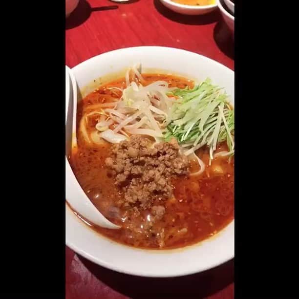 のインスタグラム：「動画でぇぇす🌶 ・ #激辛 #激辛料理 #激辛グルメ #激辛好き #激辛部 #激辛女子 #辛スタグラム #激辛アミーゴ #カラミーゴ #元祖麻辣刀削麺 #ラーメン #麺スタグラム #激辛ラーメン #陳家私菜 #spicy #spicyfood #hotfood #japanesefood #japaneseramen #매운맛 #일본라멘 #일본맛집 #超级辣 #拉面 #铃木亚美」