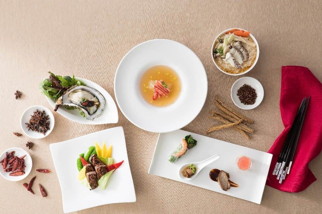 スイスホテル南海大阪さんのインスタグラム写真 - (スイスホテル南海大阪Instagram)「🔻 ^  Empress room^ だんだん温かくなってきて春の訪れを感じます。「#桜鯛 」や「#牡蠣 」、「#春野菜 」など春にぴったりのスペシャルコースを中国料理でご用意しました。 Chinese cuisine course perfect for spring． . . .  #スイスホテル南海大阪 #スイスホテル #エンプレスルーム #大阪 #難波 #ホテル #中国料理 #中華 #春 #大阪ディナー #難波ディナー #ホテルディナー #食べスタグラム #swissotelnankaiosaka #swissotel #tavola36 #hotel #osaka #namba #food #buffet #dinner #osakadinner #instafood #foodporn #foodie #eat」3月6日 17時59分 - swissotelnankaiosaka_official