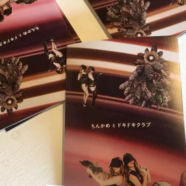 ちんかめさんのインスタグラム写真 - (ちんかめInstagram)「お問い合わせいただいてるzineと @discovered_official  ロンTとTシャツが少し在庫あるので希望のかたはおれかドキドキさんまで！zineがa5版28p¥1500- ロンT¥4500-/Tee¥3800-/ M/L Teeシャツのピンク○は印刷ではなう インスタ用自主規制です。 @dokidokiclub_insta2  @naito_ching」3月6日 20時55分 - ching_came