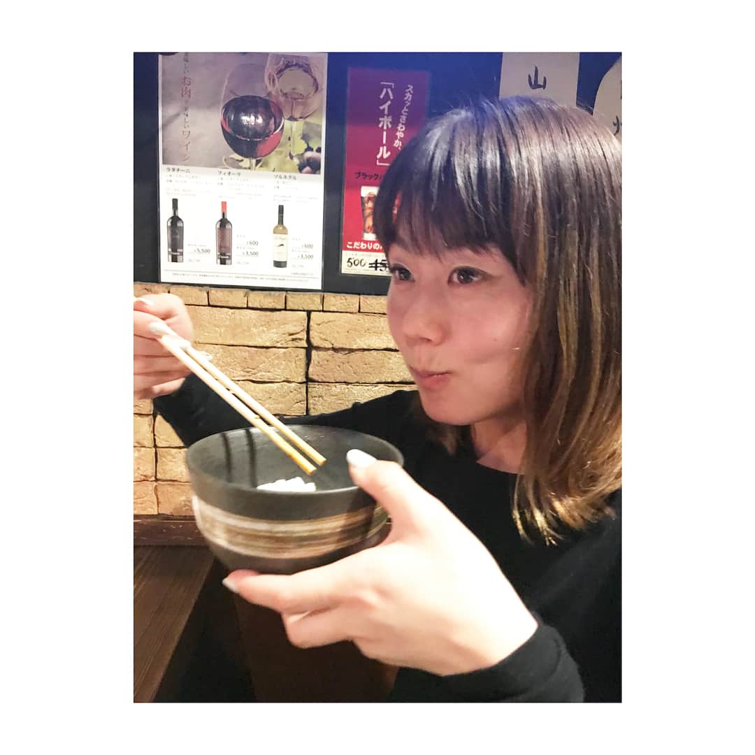 新井麻希さんのインスタグラム写真 - (新井麻希Instagram)「* 美味しいものを食べると、鼻が膨らむ(´Д` )最近焼肉熱が高まっているあの子におススメしたい。はらみはマスト。タレは自家製。ホルモンの味噌ダレにポン酢ダレをつけて食べるのがおススメ。 * #シェフが行く店のシェフが行く店  #シェフシェフ #ランボー #ij954」3月6日 21時18分 - makiarai58