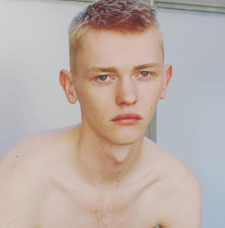 ロビー・マッキノンのインスタグラム：「digitals updates via @supamodelmanagement @supacharlie」