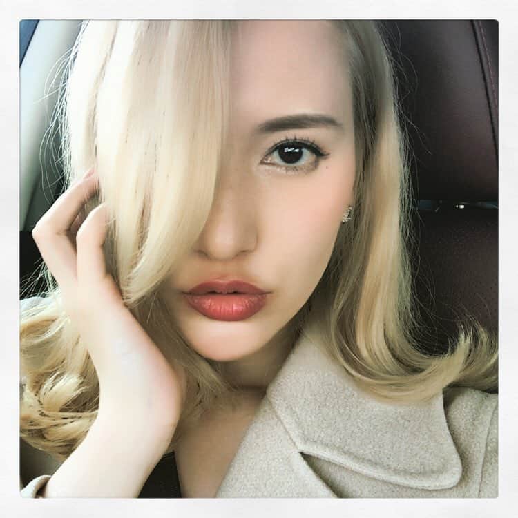松本リコのインスタグラム：「・ ・ ・ ・ ブロンドっ♡ ・ ・ ・ #japanesegirl #japangirl  #japanesemodel #japanmodel #yahoo #お洒落 #インスタグラマー  #インフルエンサー #撮影 #ハーフ顔 #ハーフモデル #fashion #通販モデル #ファッション #楽天 #通販」