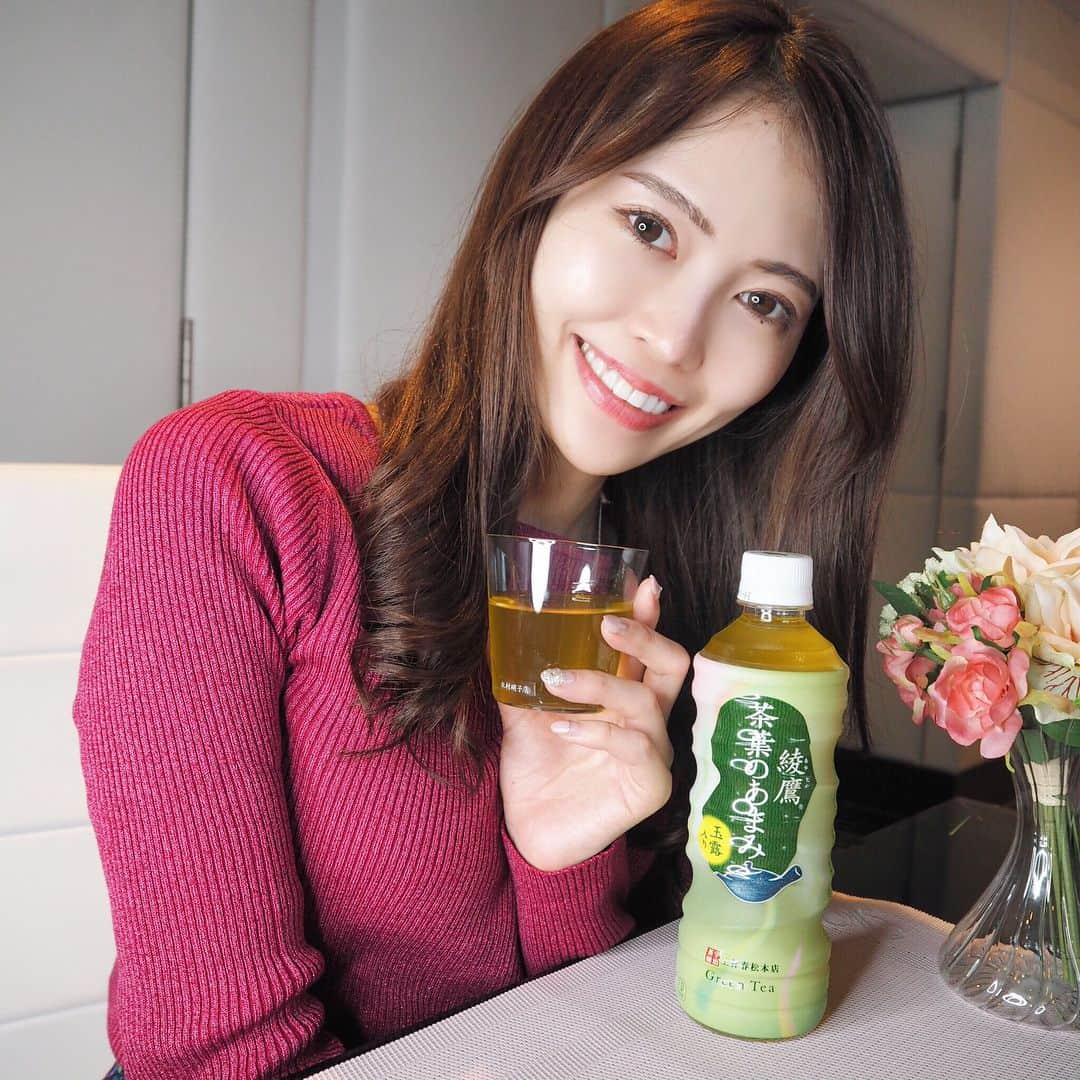 清水愛美さんのインスタグラム写真 - (清水愛美Instagram)「ホッとした時に飲みたくなる💓 綾鷹 茶葉のあまみ✨ 皆さん飲んだことありますか？？ * 茶葉の味を感じながら！意識しながら！ いただくと茶葉だけでこんなにあまいんだぁ〜🤭って思いますよっ💓 * “あまみ”というこれまでになかったお茶の味覚の味わいですよっ！飲んでない方は 是非飲んでみてっっ😍 * #PR #綾鷹茶葉のあまみ #綾鷹 #飲んでみた #お茶 #ほっこりタイム」3月2日 17時19分 - manami_s0902