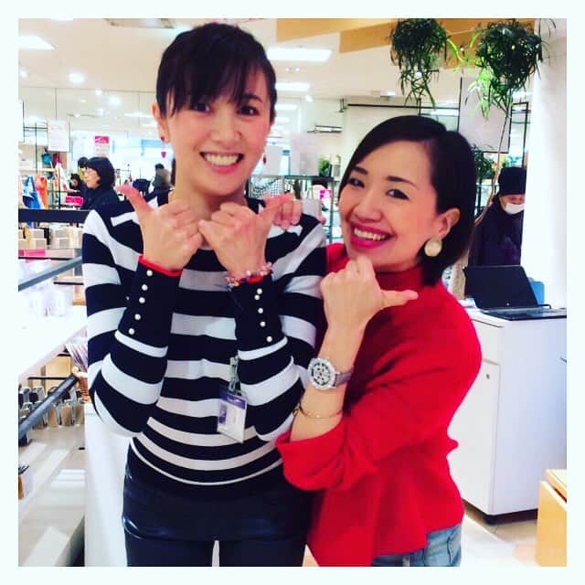 貴千碧のインスタグラム：「こうさん😆✨🙌スタイル抜群✨ ご縁がご縁を繋げてくださいます☺️🍀 #大凪真生  さん#宝塚OG#雪組#月組#88期生の方#91期#ダンサー さん」