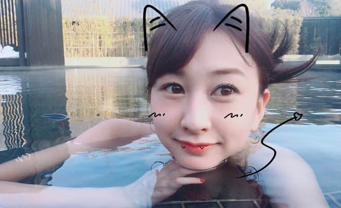 澤田南のインスタグラム：「お風呂とみせかけて、プール、だけど温泉♨︎ お伊勢さん⛩に行った時に賢島までちょっと足をのばして、ずっと行ってみたかった#amanemu に💞 静かな自然の中で、不思議なパワーを感じました✨」