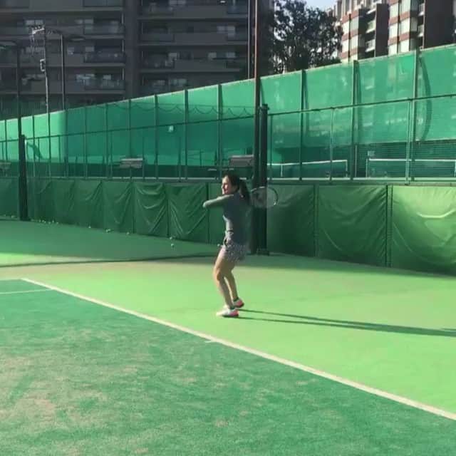 瀬間友里加のインスタグラム：「Fun day🎾久々の動画🎾☺️✨ @ellessejp #tennis #ellesse #テニス」