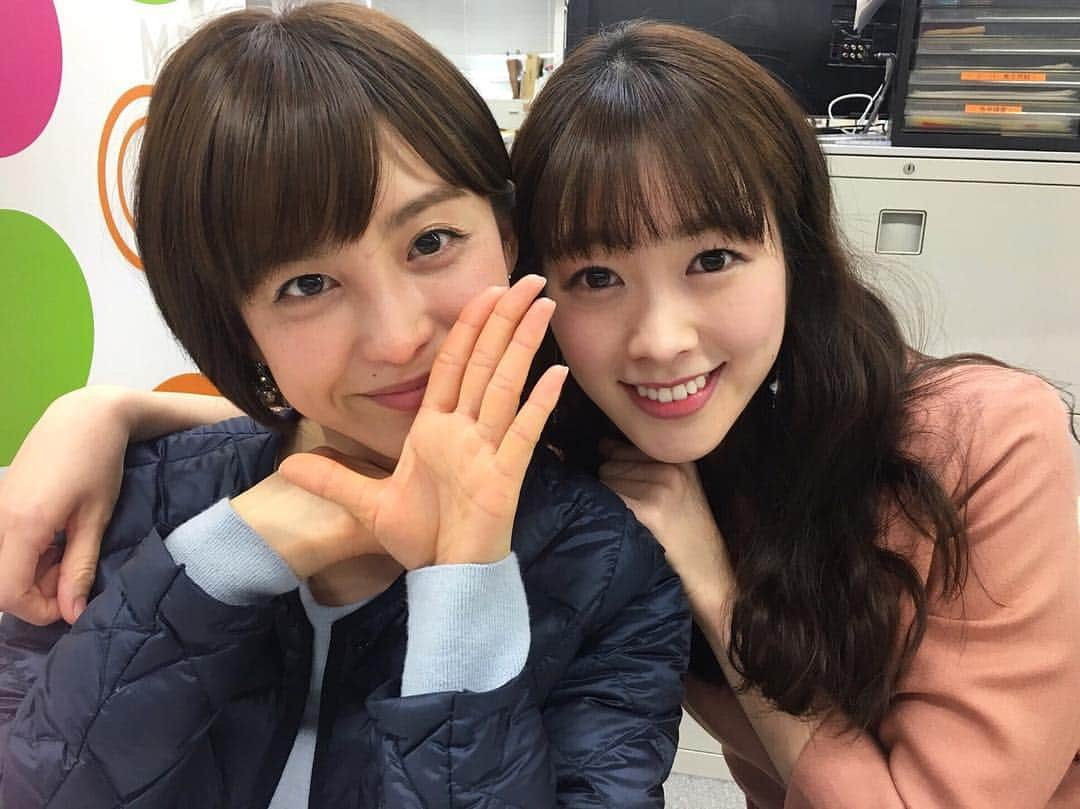 三上真奈さんのインスタグラム写真 - (三上真奈Instagram)「* みやちゃーん、おかえり〜！ なんだかわたしの右手が男前です😘 * #宮司愛海 #平昌からおかえりなさい #めざましテレビ」3月2日 21時14分 - mana.mikami47