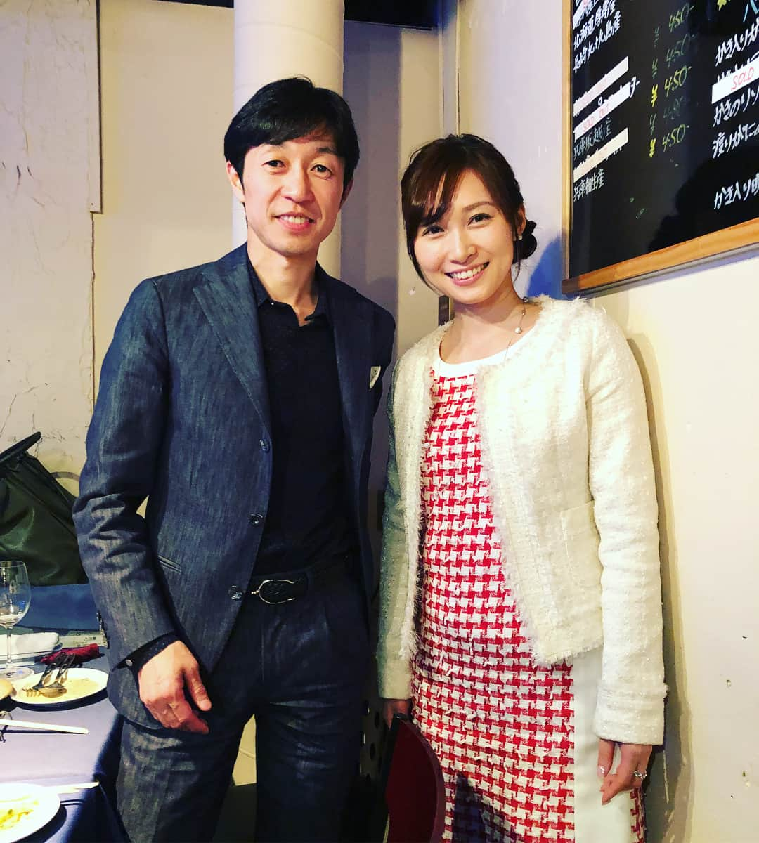 星野涼子さんのインスタグラム写真 - (星野涼子Instagram)「６回目を迎えた武豊騎手ファンミーティングに今年もアシスタントとして参加させていただけてとても幸せでした！ ファンの皆様の熱いまなざしの中、武豊騎手と見栄晴さんとのファンミーティングだからこそ聞けるお話や見られるものがあり今年も素敵な時間をご一緒させていただきました❤️ イベントでも話題になった土曜日の阪神１レース、武豊騎手が乗る武幸四郎厩舎のグアン大注目ですね！！ #武豊 さん #騎手 #ファンミーティング #見栄晴 さん #アシスタント #幸せ #武幸四郎 さん #調教師 #デビュー #グアン #キーファーズ  #jockey #goodluck #horseracing #競馬 #경마 #기수 #행복」3月2日 22時17分 - ryoko.hoshino