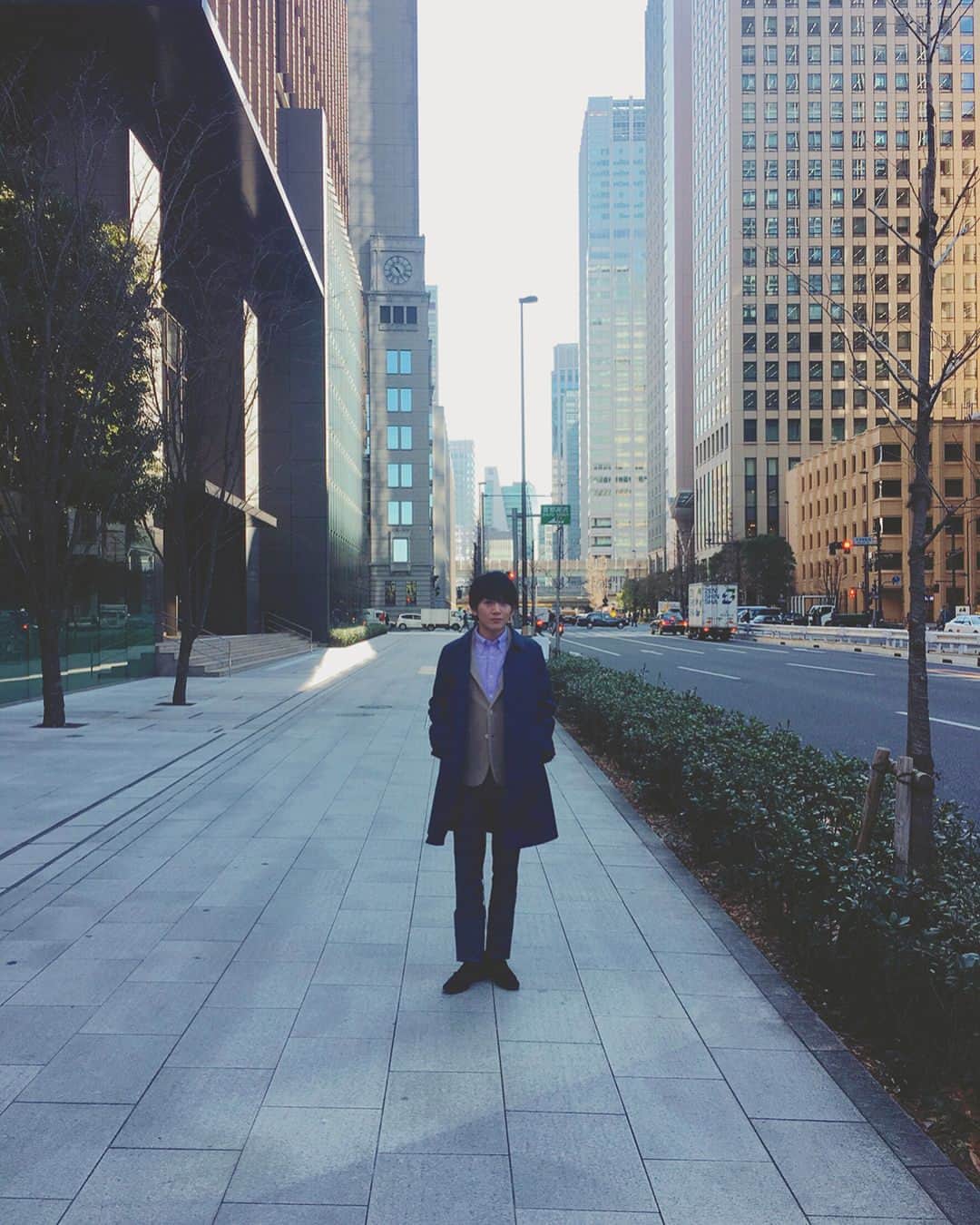 安達雅哉のインスタグラム：「関東圏にお住いの皆さま、よかったら見てください🙋‍♂️ 3/4(日)23:05〜23:10「丸の内小町」(テレビ朝日） #丸の内小町」